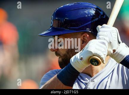 Baltimora, Stati Uniti. 18th giugno 2022. BALTIMORE, MD - 18 GIUGNO: Tampa Bay Rays Center fielder Kevin Kiermaier (39) pronto a piangere durante una partita MLB tra i Baltimore Orioles e i Tampa Bay Rays, il 18 giugno 2022, all'Orioles Park a Camden Yards, a Baltimora, Maryland. (Foto di Tony Quinn/SipaUSA) Credit: Sipa USA/Alamy Live News Foto Stock