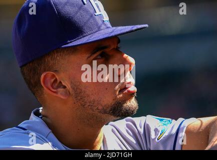 Baltimora, Stati Uniti. 18th giugno 2022. BALTIMORA, MD - 18 GIUGNO: Il catcher Rene Pinto (50) di Tampa Bay parla ai fan durante una partita MLB tra i Baltimore Orioles e i Tampa Bay Rays, il 18 giugno 2022, all'Orioles Park di Camden Yards, a Baltimora, Maryland. (Foto di Tony Quinn/SipaUSA) Credit: Sipa USA/Alamy Live News Foto Stock