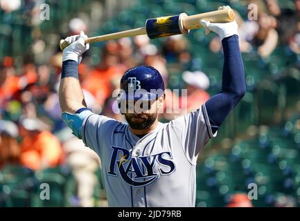 Baltimora, Stati Uniti. 18th giugno 2022. BALTIMORE, MD - 18 GIUGNO: Tampa Bay Rays Center fielder Kevin Kiermaier (39) pronto a piangere durante una partita MLB tra i Baltimore Orioles e i Tampa Bay Rays, il 18 giugno 2022, all'Orioles Park a Camden Yards, a Baltimora, Maryland. (Foto di Tony Quinn/SipaUSA) Credit: Sipa USA/Alamy Live News Foto Stock