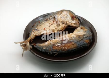 Pesce sgombro fritto e corposo o Platoo in nome tailandese, menu popolare IN CUCINA TAILANDESE Foto Stock