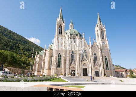 Castelpetroso, Italia - 29 Settembre 2019: Basilica Santuario di Maria Santissima Addolorata, è un moderno-giorno santuario situato nel parco del Matese, ne Foto Stock