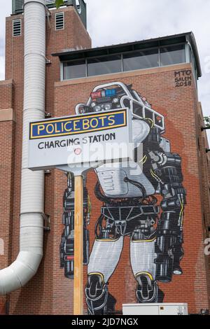 Salem, ma USA - 12 giugno 2022 - stazione di ricarica di Police Bot Foto Stock