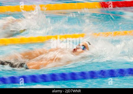 BUDAPEST, UNGHERIA - GIUGNO 19: Robert Glinta di Romania che gareggia al backstoke maschile del 100m durante il Campionato Mondiale d'Acquatica FINA alla Duna Arena il 19 Giugno 2022 a Budapest, Ungheria (Foto di Nikola Krstic/Orange Pictures) Foto Stock