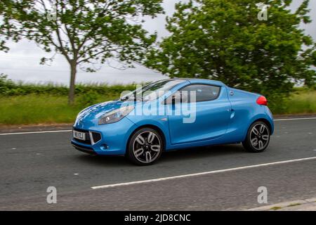 2011 blu RENAULT WIND. Manuale a 1149cc 5 marce; classico, moderno, supercar e veicoli speciali lungo il tragitto per Lytham St Annes, Lancashire, Regno Unito Foto Stock