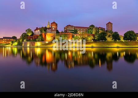 Castel Wawel a Cracovia, in Polonia, di notte Foto Stock