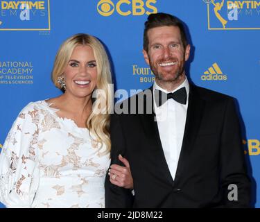 Pasadena, Stati Uniti. 18th giugno 2022. LOS ANGELES - Giugno 18: Shae McGee, Syd McGee al 49th Daytime Emmys - Creative Arts and Lifestyle Ceremony al Pasadena Convention Center il 18 giugno 2022 a Pasadena, CA (Photo by Katrina Jordan/Sipa USA) Credit: Sipa USA/Alamy Live News Foto Stock