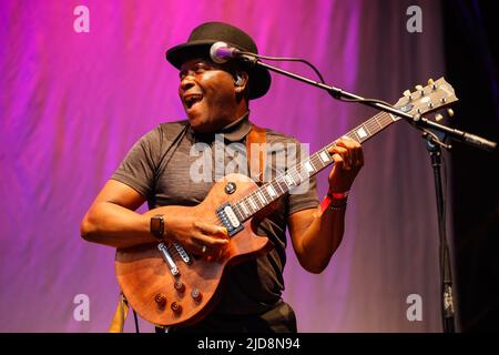 Oslo, Norvegia. 17th, giugno 2022. La band inglese ska The Specials suona un concerto dal vivo durante il festival musicale norvegese Piknik i Parken 2022 a Oslo. Qui il chitarrista Lynval Golding è visto dal vivo sul palco. (Photo credit: Gonzales Photo - Stian S. Moeller). Foto Stock