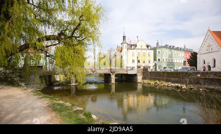 Fürstenfeldbruck, Baviera, Germania - 23 aprile 2022: Amperbrücke nel centro della città Foto Stock