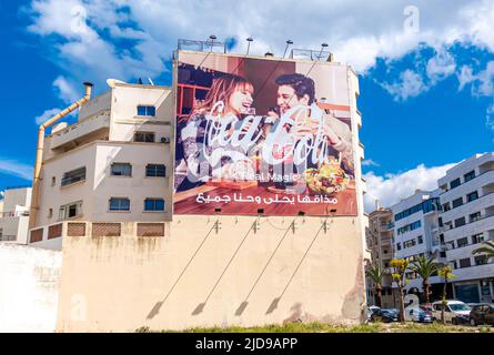 Coca-Cola vera magia esterna muro annuncio campagna pubblicitaria sulla costruzione a Casablanca, Marocco, Nord Africa Foto Stock