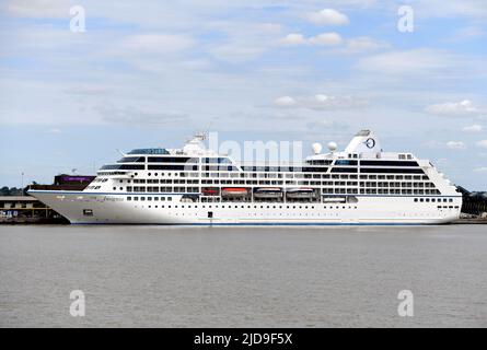 19/06/2022 Gravesend Regno Unito la crociera sul Tamigi prosegue nel fine settimana con Venere Vichinga che naviga da Greenwich e il porto di un Father’s Day ca Foto Stock