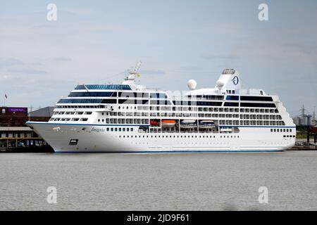 19/06/2022 Gravesend Regno Unito la crociera sul Tamigi prosegue nel fine settimana con Venere Vichinga che naviga da Greenwich e il porto di un Father’s Day ca Foto Stock