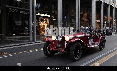 Parma, Italia. 17th giugno 2022. NÂ°67 OSVALDO PELI-dona' NICOLA (ITA) ALFA ROMEO 6C 1750 GS SPIDER ZAGATO 1931 Località : Parma nel 1000miglia, Historical Motors a Parma, Italy, June 17 2022 credito: Independent Photo Agency/Alamy Live News Foto Stock