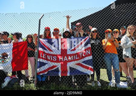 Circuito Atmosphere - Lewis Hamilton (GBR) Mercedes AMG F1 Fans. Gran Premio del Canada, domenica 19th giugno 2022. Montreal, Canada. Foto Stock
