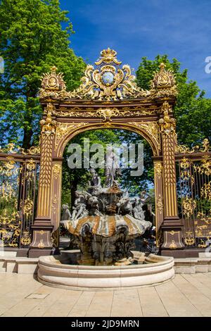 Nancy, Francia, 18 aprile 2022. Place Stanislas è una piazza appartenente ad un complesso urbano classico situato a Nancy, nella regione storica di Lorrai Foto Stock