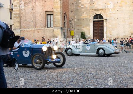 Parma, Italiy - 06, 18, 2022: Gara classica Mille Miglie 2022, Foto Stock