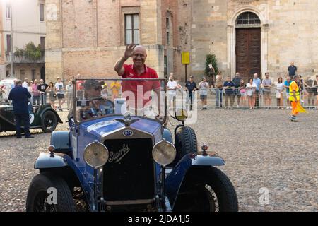 Parma, Italiy - 06, 18, 2022: Gara classica Mille Miglie 2022, Foto Stock