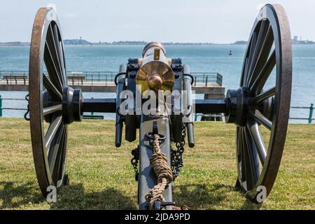 Concord Independent Battery a Castle Island per restituire il fuoco del cannone per la svolta della Costituzione. Foto Stock