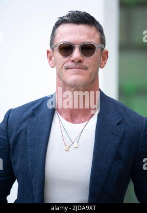 Luke Evan partecipa al Royal Academy of Arts Summer Preview party alla Royal Academy of Arts il 15 giugno 2022 a Londra, Inghilterra Foto Stock