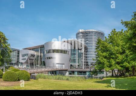 Gläserne Manufaktur (fabbrica trasparente) di Volkswagen Sassonia a Dresda, Germania Foto Stock