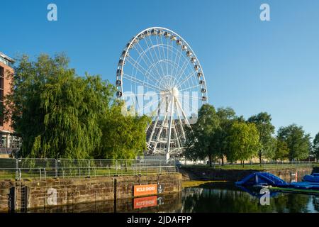 The Wheel of Liverpool, una ruota panoramica sul lungomare di Keel Wharf del fiume Mersey, Liverpool, Regno Unito Foto Stock