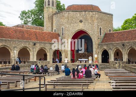 Servizio religioso, i Frati, Aylesford i Frati sono la sede di una piccola comunità di Frati Carmelitani, venuti qui per la prima volta nel 1242. I Carmelitani l Foto Stock