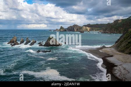 Panorama della costa del Mare Cantabrico, Asturie, Spagna. Foto Stock