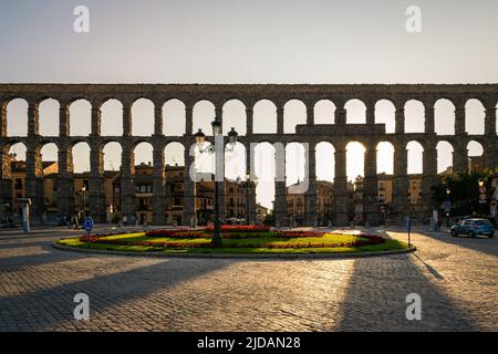 L'Acquedotto di Segovia, un famoso punto di riferimento nella città di Segovia, Spagna. Foto Stock