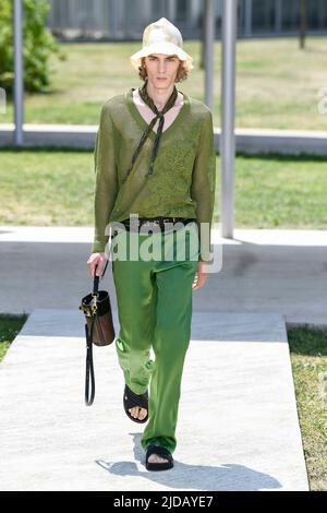 Milano, Italia. 20th giugno 2022. PISTA ETRO Menswear SS23 durante la settimana della Moda di Milano il 2022 giugno - Milano, Italia. 19/06/2022 Credit: dpa/Alamy Live News Foto Stock