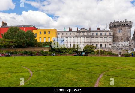 Dublino, Irlanda - 1 giugno 2022: Castello di Dublino e Dubh Linn Garden a Dublino, Irlanda Foto Stock