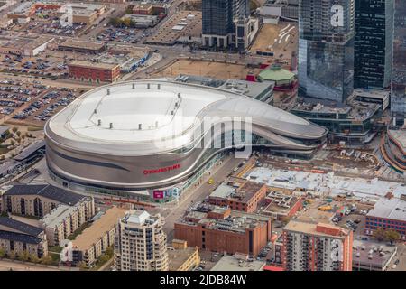 Vista aerea primo piano dell'arena polivalente di Edmonton; Edmonton, Alberta, Canada Foto Stock