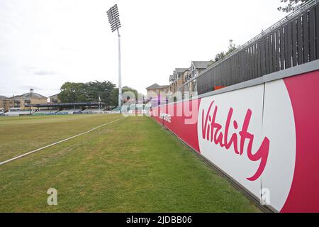 Vista generale del terreno davanti a Essex Eagles vs Somerset, Vitality Blast T20 Cricket al Cloud County Ground il 19th giugno 2022 Foto Stock