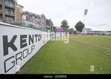 Vista generale del terreno davanti a Essex Eagles vs Somerset, Vitality Blast T20 Cricket al Cloud County Ground il 19th giugno 2022 Foto Stock