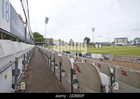 Vista generale del terreno davanti a Essex Eagles vs Somerset, Vitality Blast T20 Cricket al Cloud County Ground il 19th giugno 2022 Foto Stock