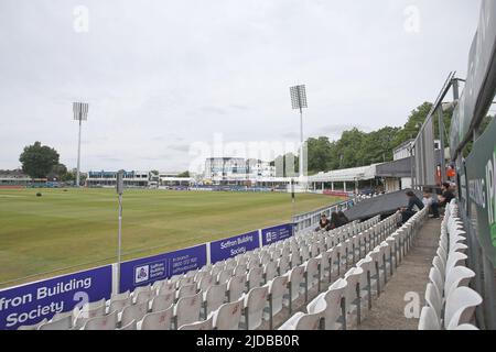 Vista generale del terreno davanti a Essex Eagles vs Somerset, Vitality Blast T20 Cricket al Cloud County Ground il 19th giugno 2022 Foto Stock