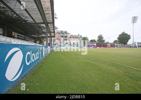 Vista generale del terreno davanti a Essex Eagles vs Somerset, Vitality Blast T20 Cricket al Cloud County Ground il 19th giugno 2022 Foto Stock