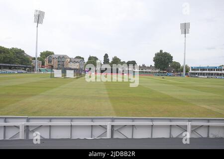 Vista generale del terreno davanti a Essex Eagles vs Somerset, Vitality Blast T20 Cricket al Cloud County Ground il 19th giugno 2022 Foto Stock