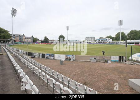 Vista generale del terreno davanti a Essex Eagles vs Somerset, Vitality Blast T20 Cricket al Cloud County Ground il 19th giugno 2022 Foto Stock