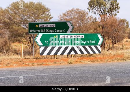 Autostrada Lasseter e svincolo di Luritja Road Foto Stock