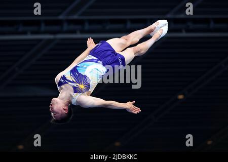 Tokyo, Giappone. 17th giugno 2022. Shunta Iseki Trampoline : le prove del campionato mondiale di Trampoline al Tokyo Metropolitan Gymnasium di Tokyo, Giappone . Credit: Naoki Nishimura/AFLO SPORT/Alamy Live News Foto Stock