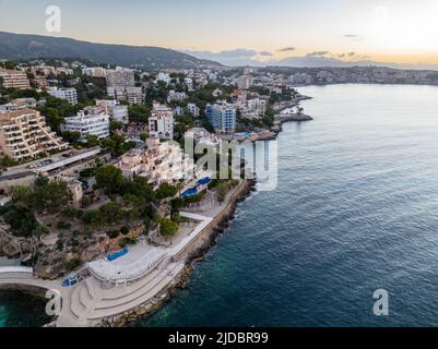 Veduta aerea di ses illetes mallorca. Illetas (conosciuto anche come Ses Illetes) è un piccolo resort di lusso sulla costa sud-occidentale di Maiorca. Foto Stock