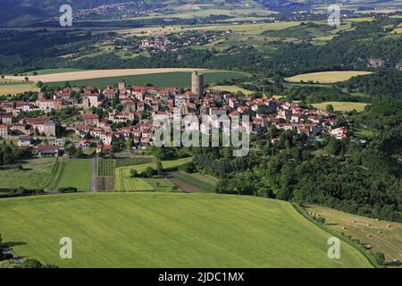 Francia, Puy-de-Dôme (63) Montpeyroux, un piccolo villaggio arroccato, è dominata dalla sagoma di un tino risalente al 13th secolo, Foto Stock
