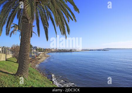 Francia, Alpes-Maritimes (06) Golfe Juan vista della baia dalla costa Foto Stock