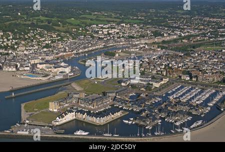 Francia, Calvados, Trouville-sur-Mer, Deauville stazioni balneari della Côte Fleurie (vista aerea), Foto Stock