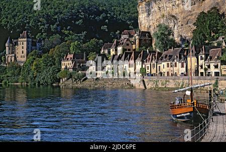 Francia, Dordogne (24) la Roque-Gageac, villaggio classificato, il fiume Dordogna (vista aerea) Foto Stock