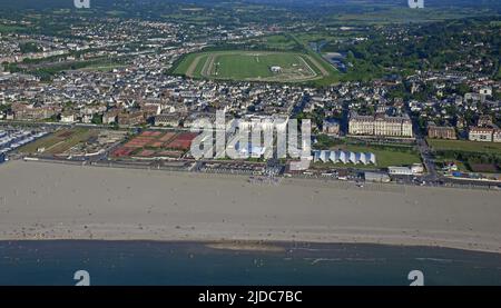 Francia, Calvados, Deauville stazioni balneari del litorale di Cote Fleurie Miss e l'ippodromo (vista aerea) Foto Stock