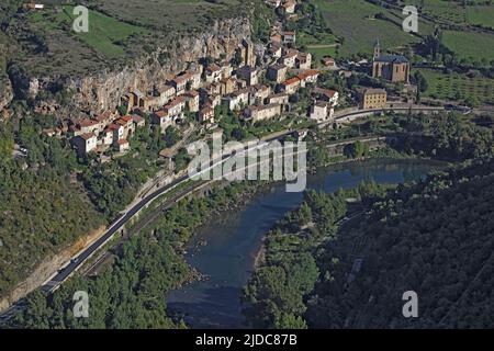 Francia, Aveyron (12) Peyre, villaggio classificato 'Most bei villaggi di Francia situato nella valle del Tarn (foto aerea Foto Stock