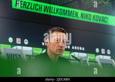 20 giugno 2022, bassa Sassonia, Wolfsburg: Calcio: Bundesliga, conferenza stampa VfL Wolfsburg per introdurre il nuovo allenatore. Parla l'allenatore di Wolfsburg Niko Kovac. Foto: Swen Pförtner/dpa Foto Stock