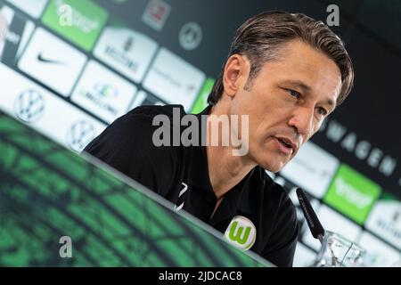 20 giugno 2022, bassa Sassonia, Wolfsburg: Calcio: Bundesliga, conferenza stampa VfL Wolfsburg per introdurre il nuovo allenatore. Parla l'allenatore di Wolfsburg Niko Kovac. Foto: Swen Pförtner/dpa Foto Stock