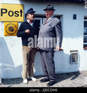 Ein sturer Bock, ZDF Fernsehfilm, Deutschland, 1981, heitere Episoden mit Heinz Reincke und Gert Fröbe. Ein Sturer Bock, film televisivo, Germania, 1981, allegri episodi con Heinz Reincke e Gert Froebe. Foto Stock