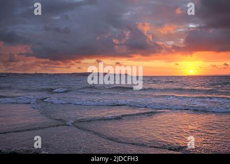 Francia, Finistère Kerlaz, la baia di Douarnenez, tramonto Foto Stock